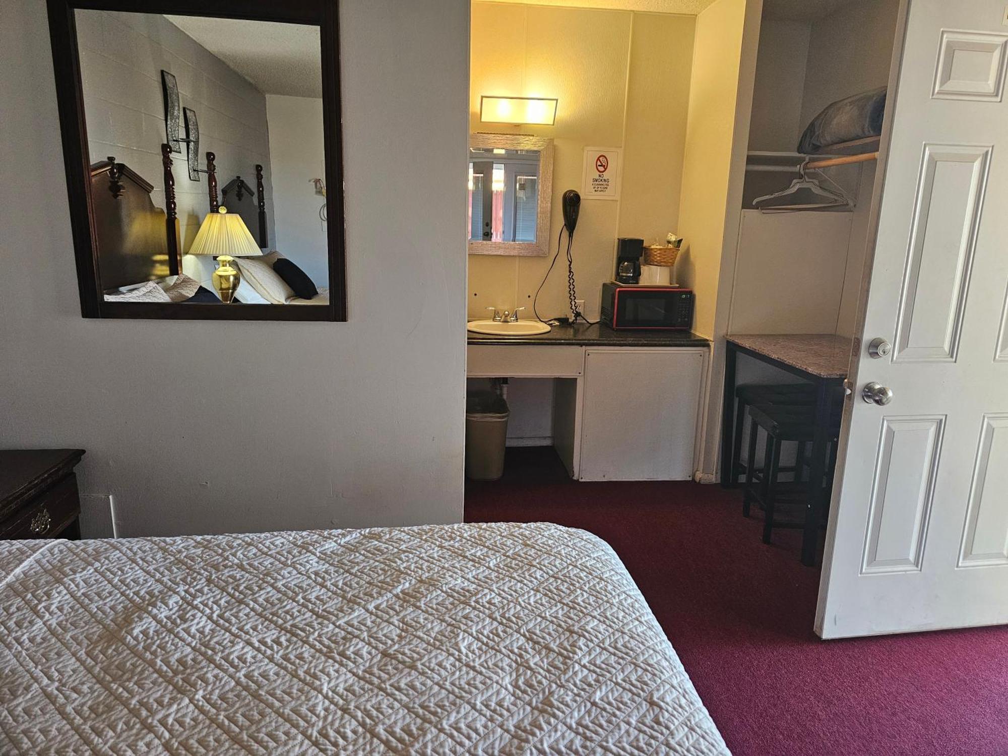 Knights Inn Fairview Buitenkant foto